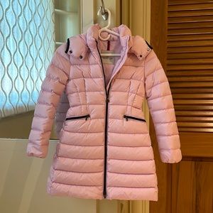 Moncler girl long puffer jacket in pink.